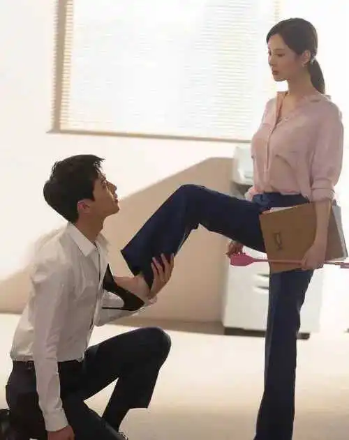 【西檬之家】字母圈女王入门指南：Dom与Sub的权力交换艺术